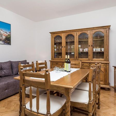 2 Bedroom Awesome Apartment In Pag Pag Town Dış mekan fotoğraf