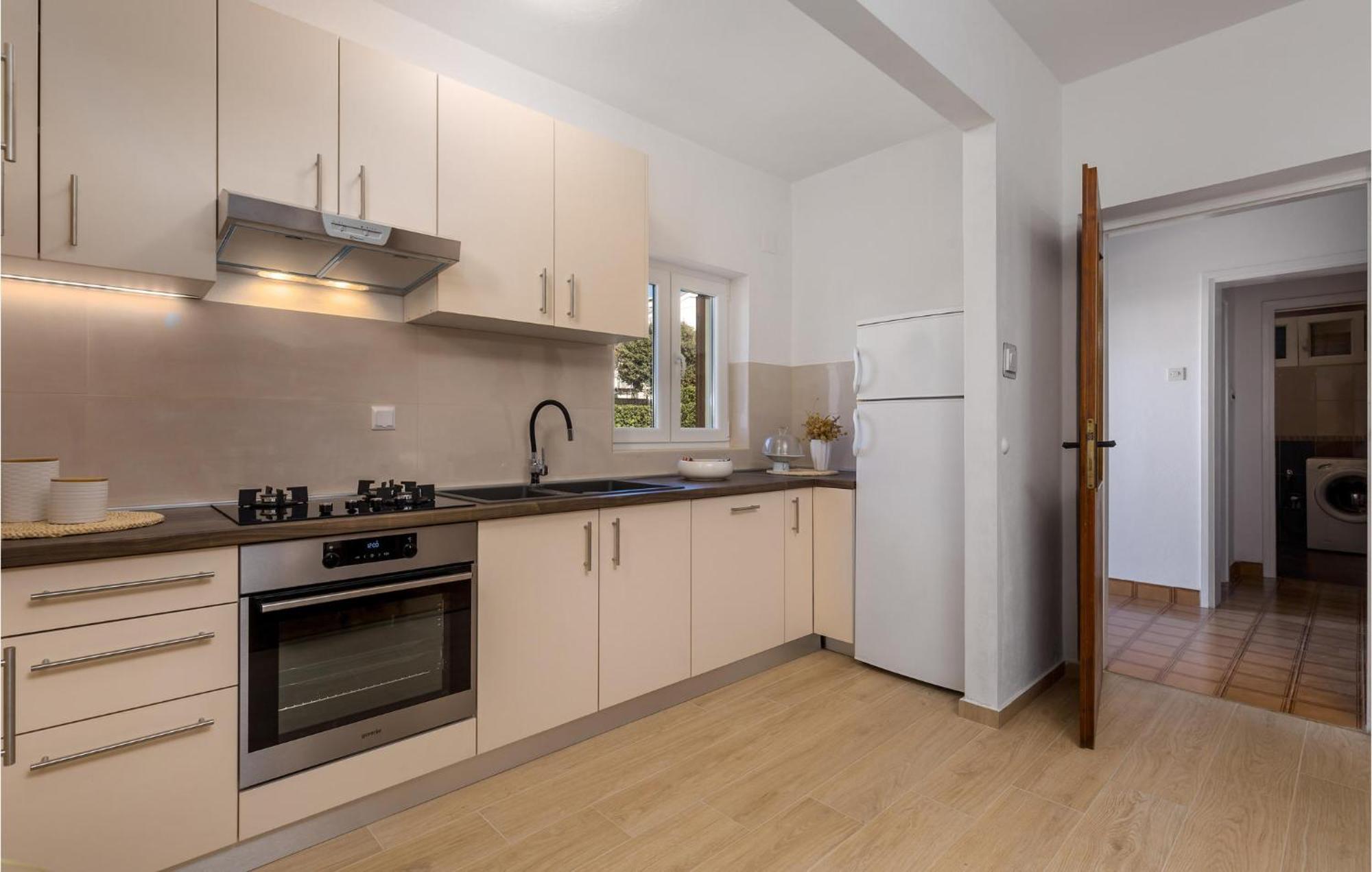 2 Bedroom Awesome Apartment In Pag Pag Town Dış mekan fotoğraf