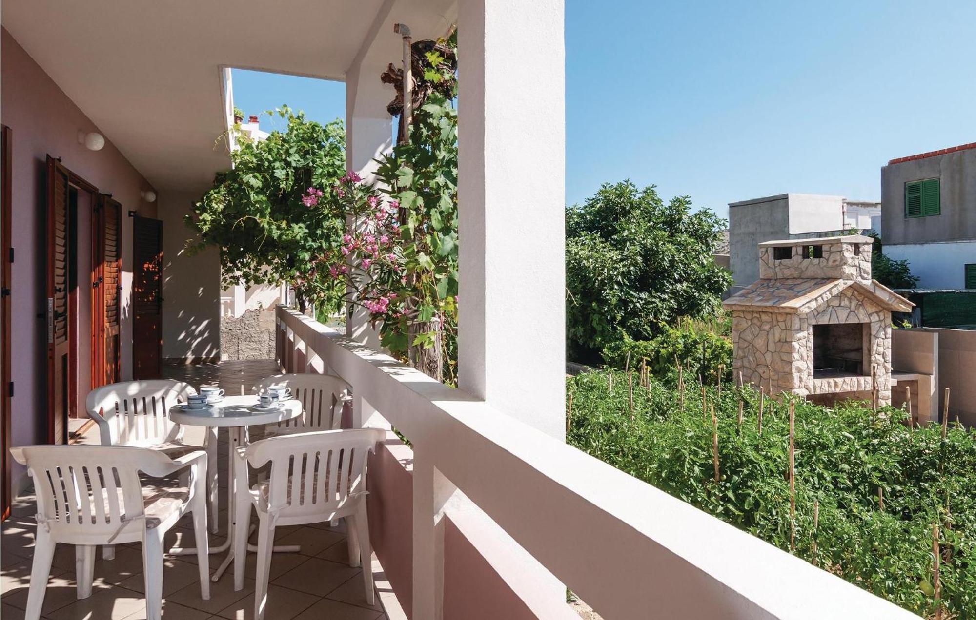 2 Bedroom Awesome Apartment In Pag Pag Town Dış mekan fotoğraf