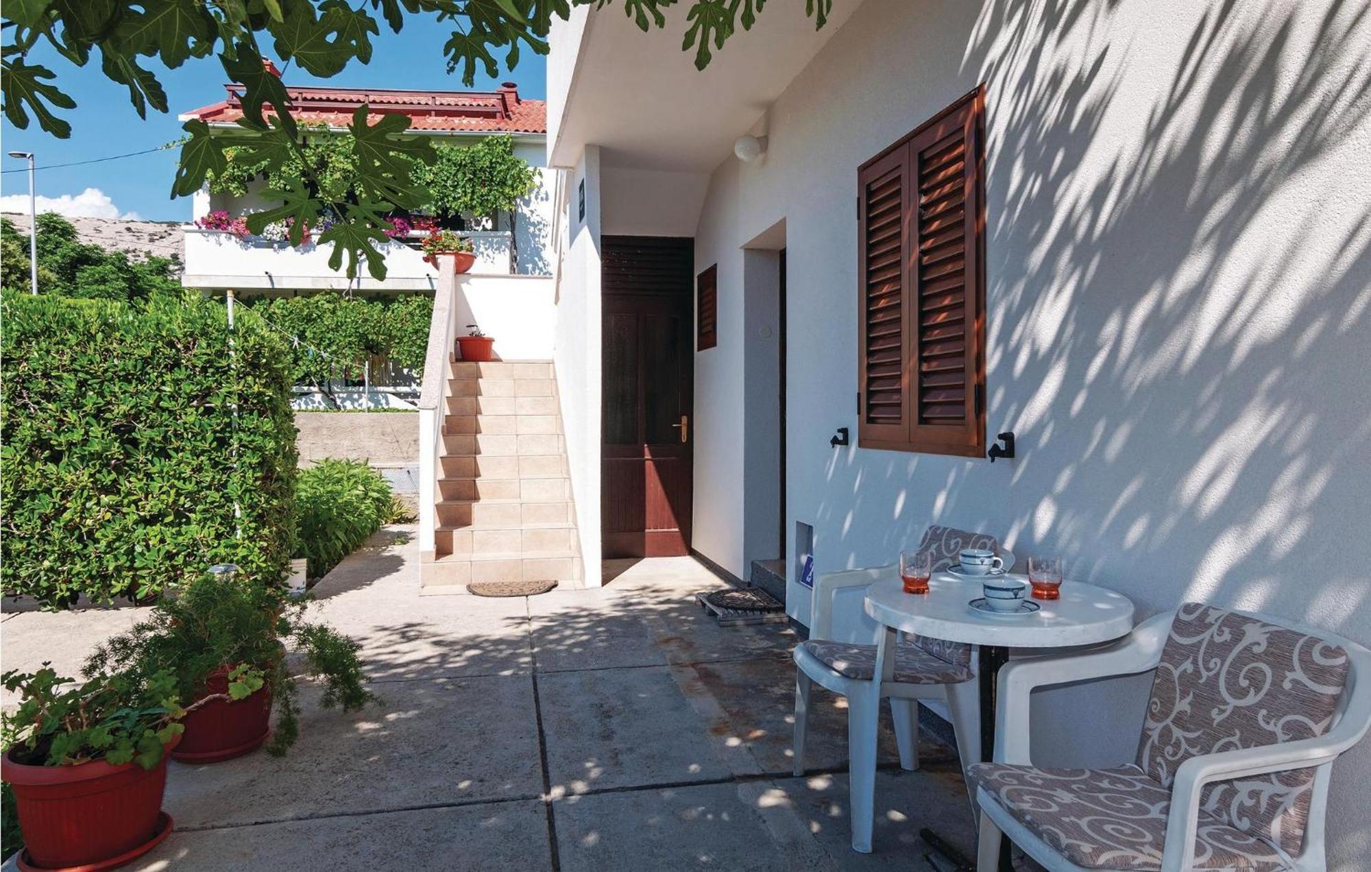 2 Bedroom Awesome Apartment In Pag Pag Town Dış mekan fotoğraf